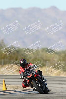 media/Dec-01-2025-Moto Forza (Mon) [[2daa91e15f]]/2-Intermediate Group/Session 3 (Turn 3)/